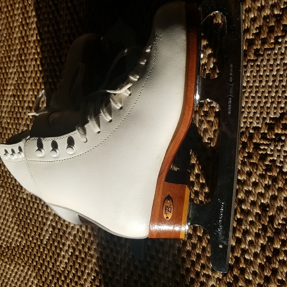 Riedell model 29 professional freestyle ice skates - Picture 3 of 9